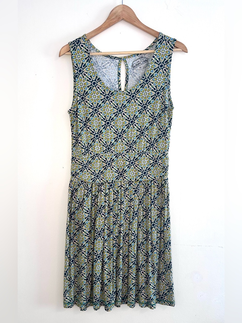 White Sierra Bamboo Jersey Dress green/gold/blue pattern Size M NWOT